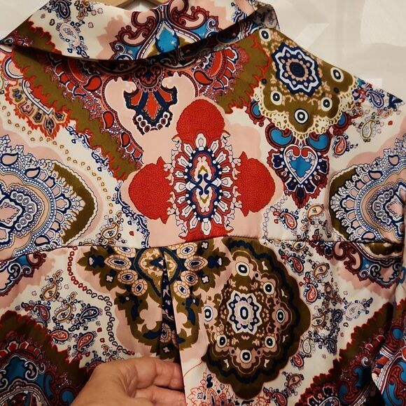 Zara multicolor print v-neck button down long sleeve blouse. Sz S oversized - Picture 4 of 9